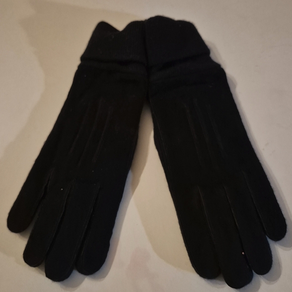 Classic Black Suede Gloves - Picture 2 of 2